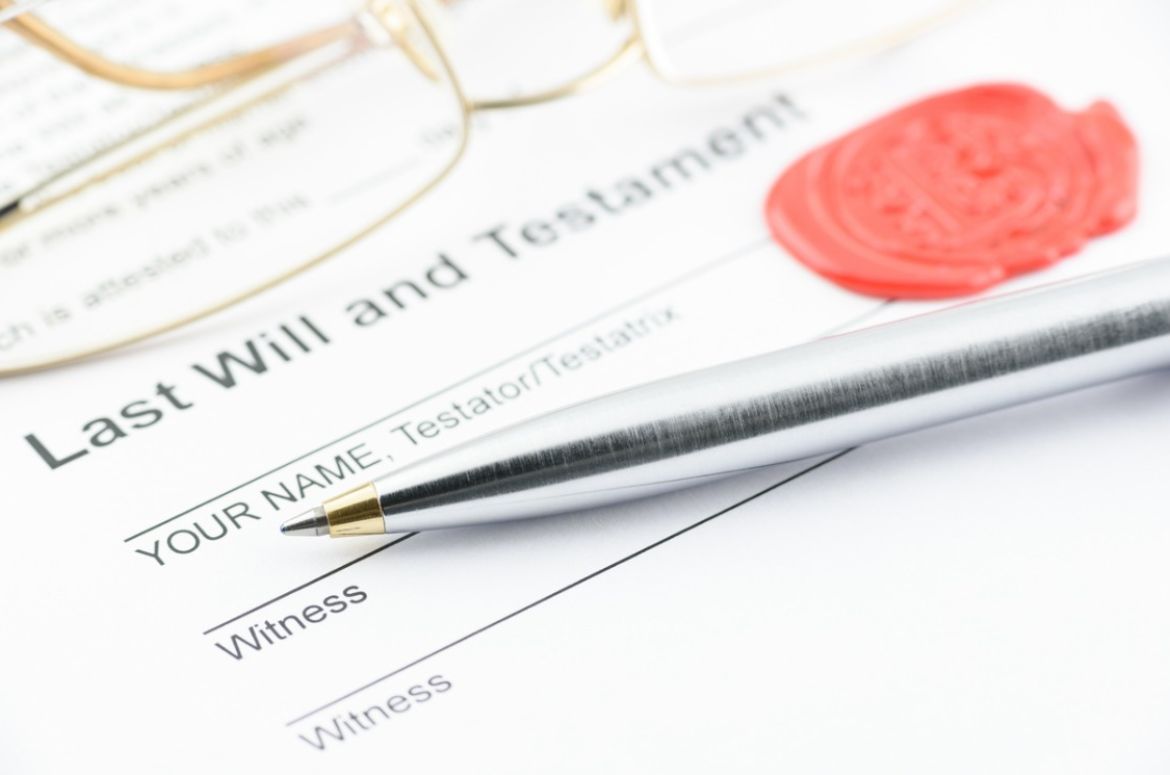 blue ballpoint pen on last will and testament picture id589581738