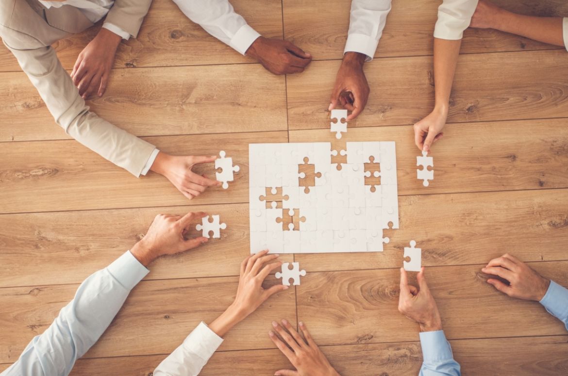 Boardroom puzzle meeting